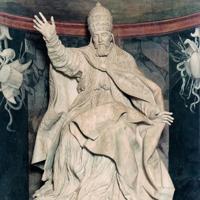  Skulptur eines Papstes 