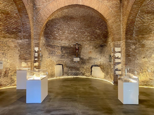  Sala de exposiciones de las catacumbas romanas 