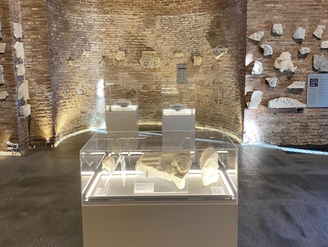  Exposición en las catacumbas 