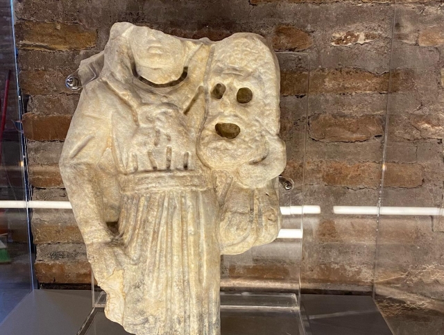  Estatua de piedra 