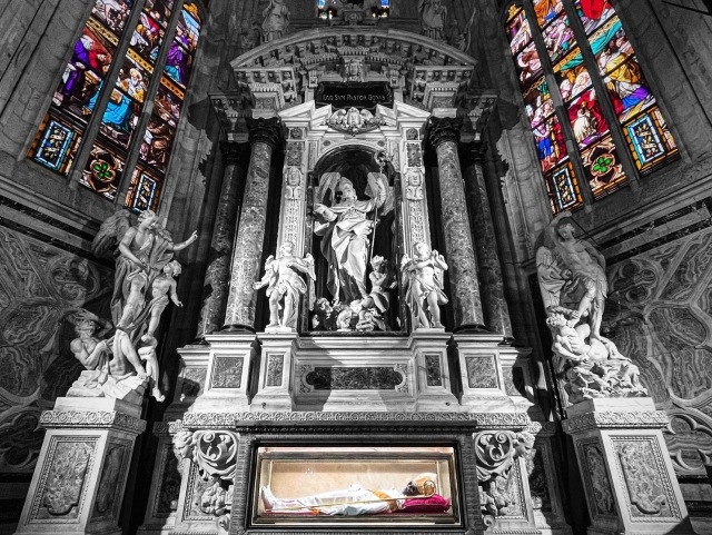  o interior da Catedral de Milan 