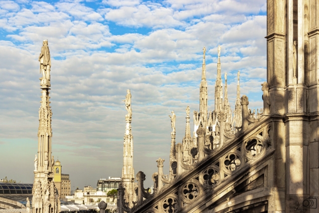  Chapiteles y estatuas del Duomo 