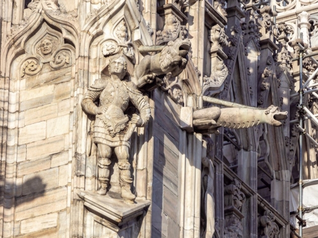  Détails gothiques sur la façade 