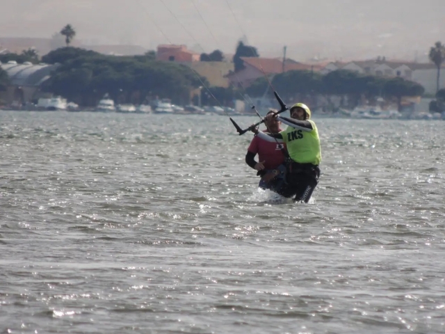 Imparando kite in provincia di Sud Sardegna