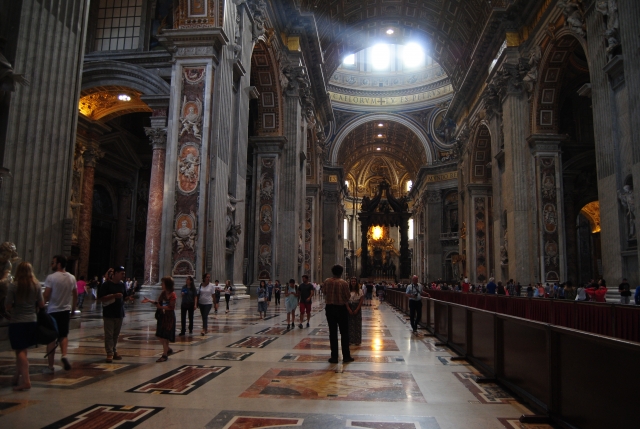 L'interno della chiesa