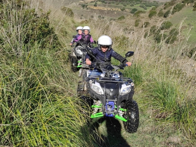  Pilotaje con un quad de dos puntos en Guasila 