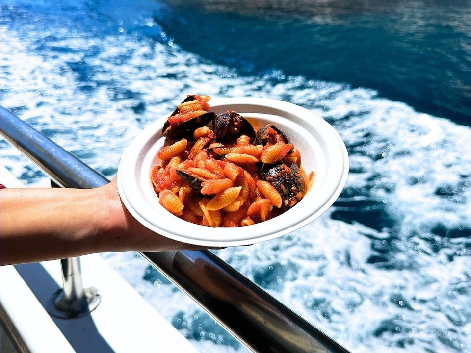 Almorzando el viaje en barco incluyó Almorzando el viaje en barco incluyó