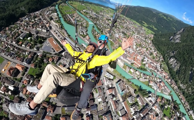 Vuelo de parapente en Valcava 