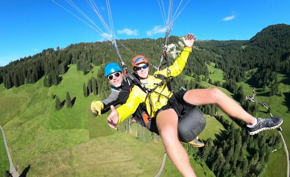  Vuelo en la naturaleza del pase Valcava 