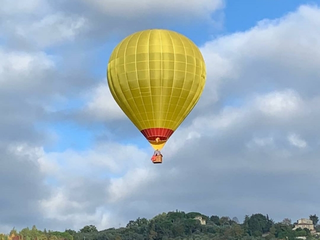 Private flight in hot air balloon downstream of the Tiber 1h
