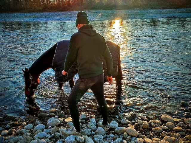  Ausritt auf dem Fluss 