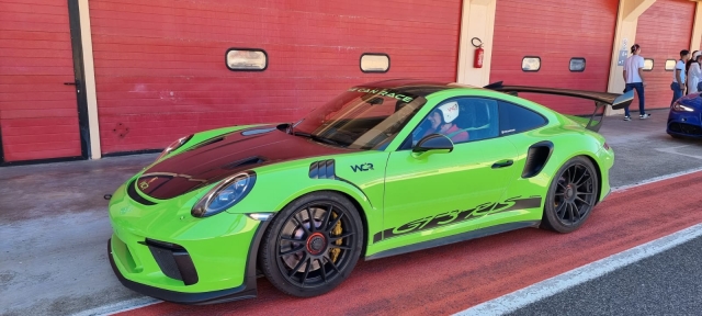  Porsche 911GT3RS 2 