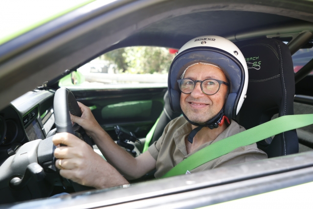  Gelächter in Gesellschaft 