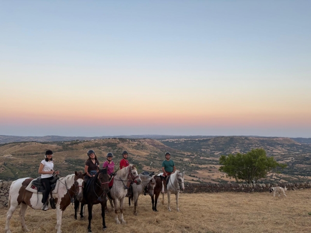 Cavalcata al tramonto