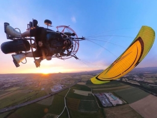 Zweisitzer-Motorschirmflug über den Tiber, 20 Min