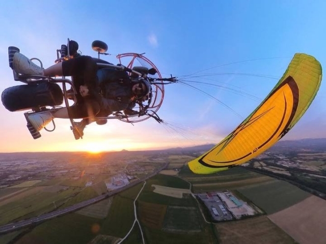 Zweisitzer-Motorschirmflug über den Tiber, 20 Min