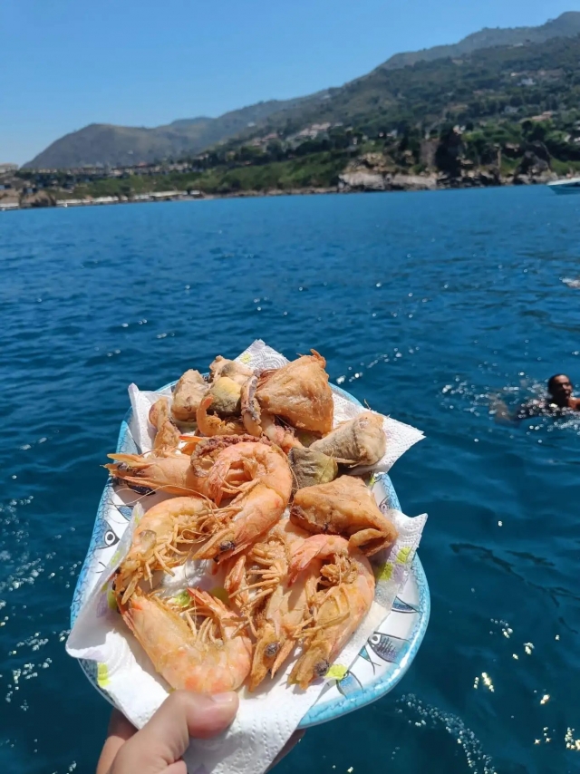  Camarões fritos para o almoço 