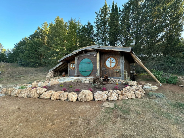 La Casa Hobbit tra gli alberi