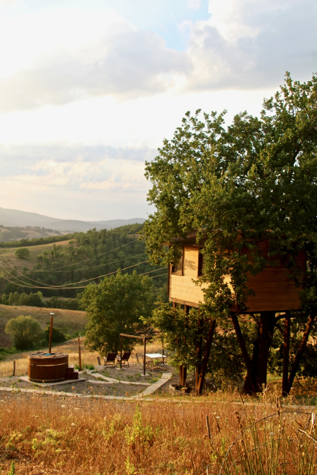 Notte nella casa sull'albero per due in Maremma