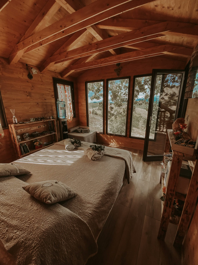 Il letto matrimoniale nella casa sull'albero