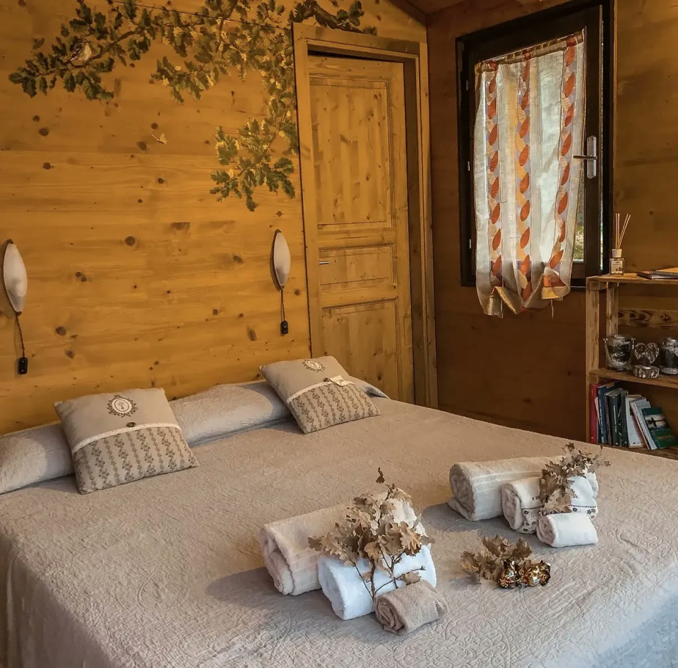 La camera in legno della tree house