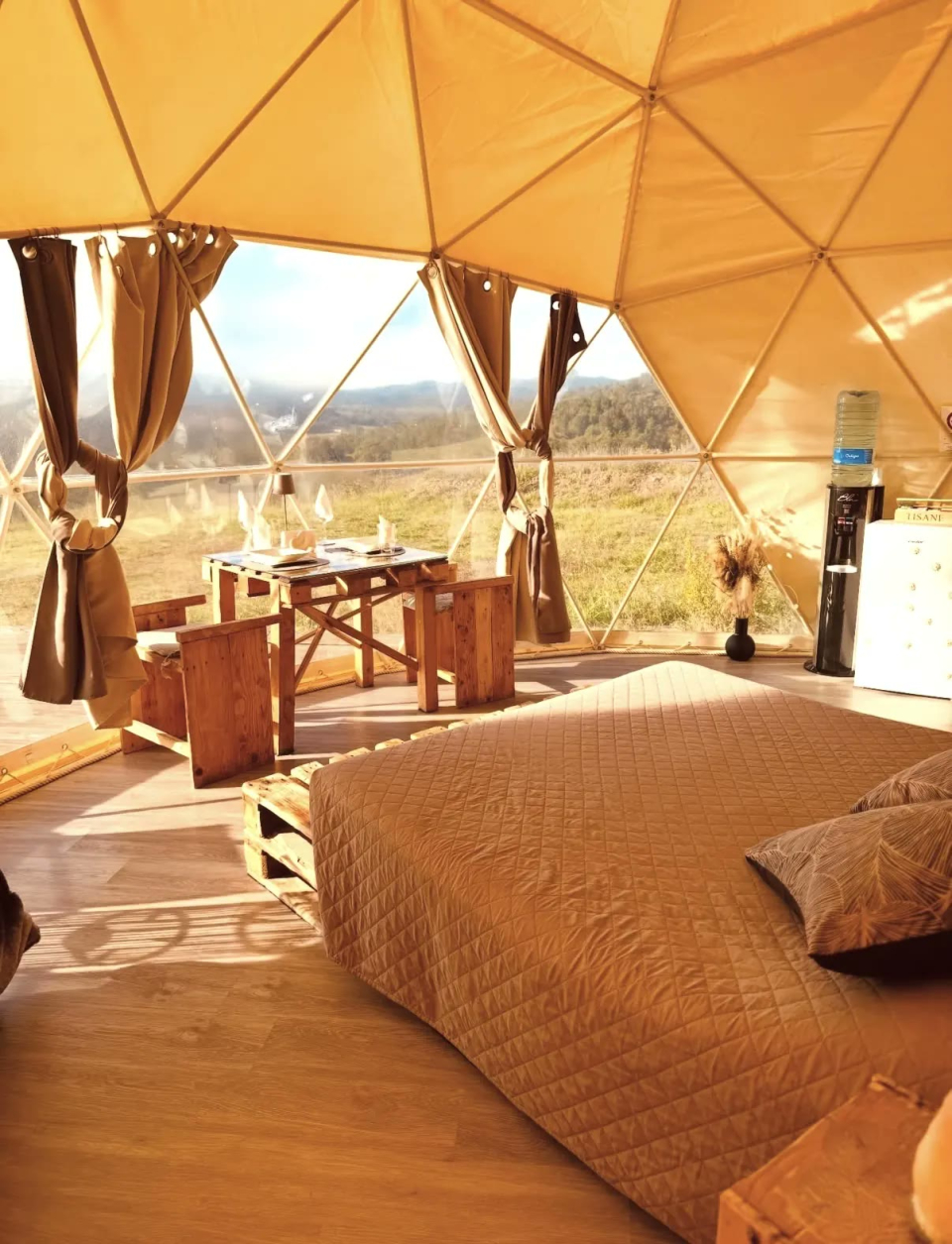Il letto nella cupola geodetica