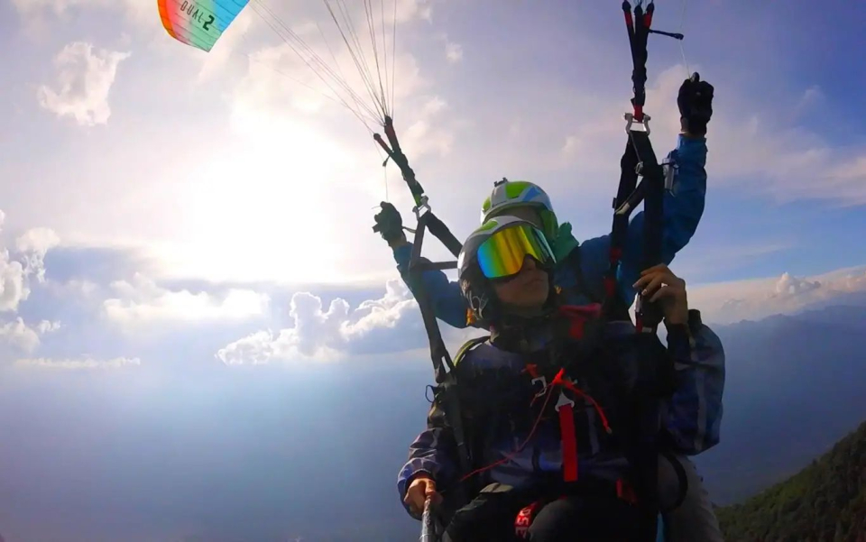  Enjoy a paragliding flight in Borgo Chiese 