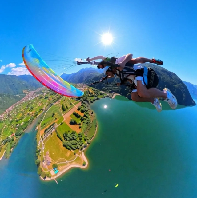  Enjoy an acrobatic paragliding flight from Borgo Chiese 