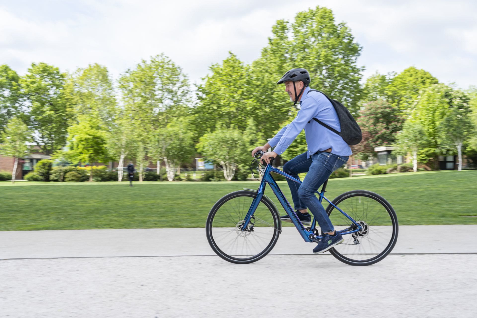 En vélo électrique dans le parc de Turin