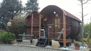 Night in a 19th century barrel for two with breakfast in Rocca Grimalda