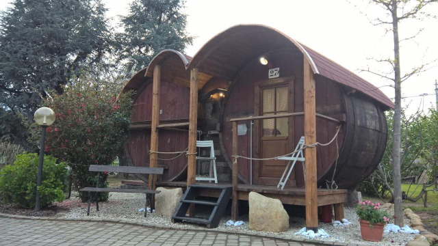 Night in a 19th century barrel for two with breakfast in Rocca Grimalda