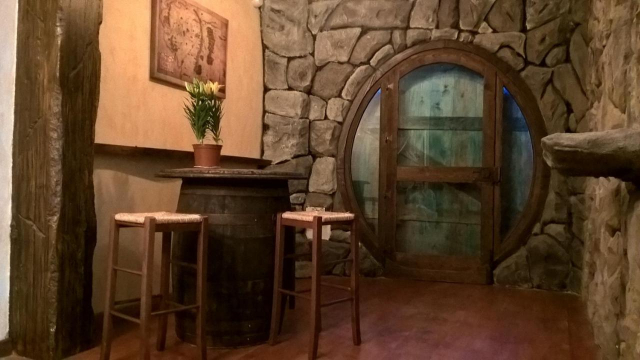  The table and the round door 
