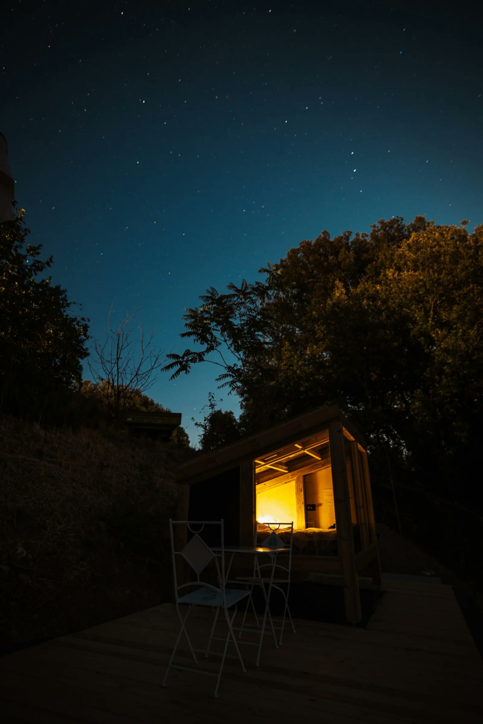 La camera illuminata di notte in Valdelsa