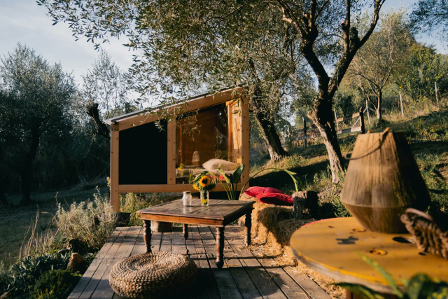 La terrazza con il tavolino nella Valle del Treja