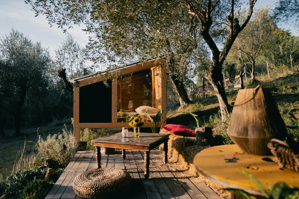 La terrazza con il tavolino nella Valle del Treja