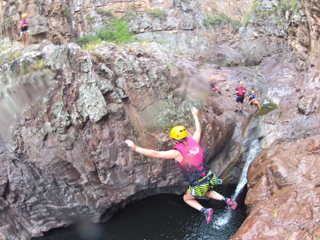 Salto nella pozza d'acqua 