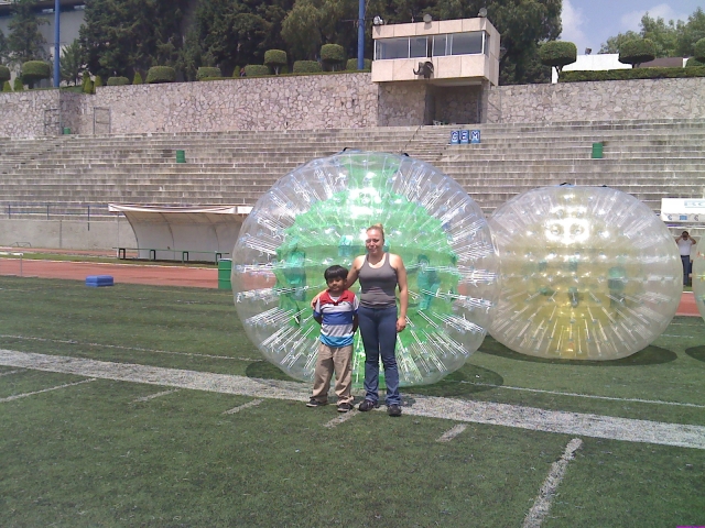Noleggio sfera gigante di zorbing per 4 ore.