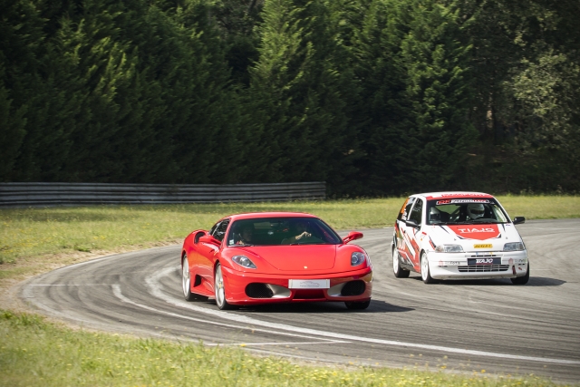 Guidare una Ferrari Portogallo