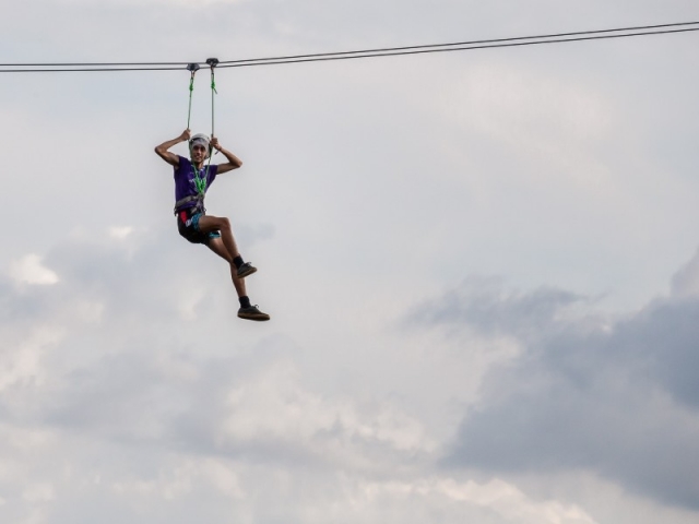 Zip line di 350 metri per adulti a Lanhoso
