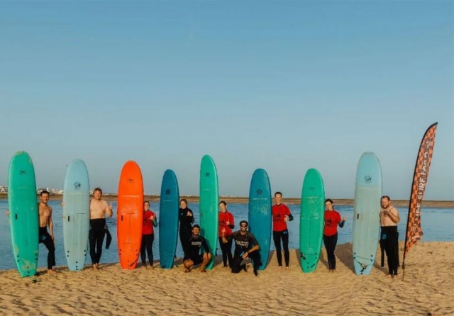 Lezione di surf collettiva a Faro 2 ore