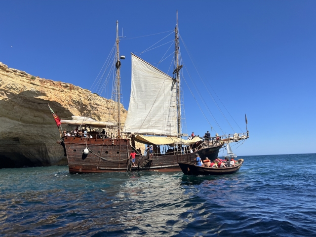 Percorso pirata verso Cueva de Benagil 2'5h Bambini
