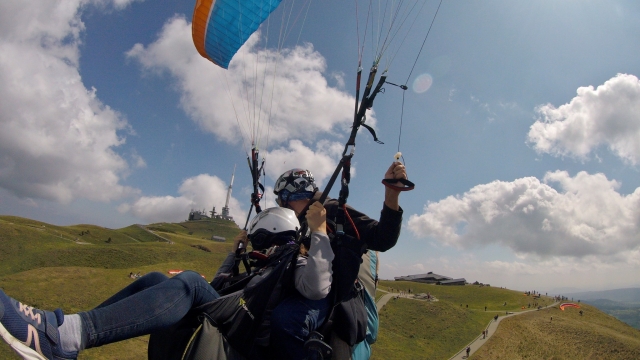 Battesimo del parapendio Puy-de-Dôme 12-17 min + video