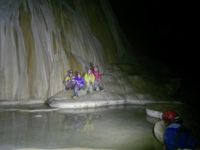 Grotta acquatica di speleologia intensiva di mezza giornata
