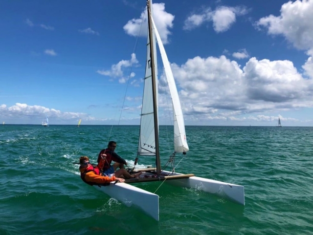 Corso di vela di 2 ore vicino a Vannes