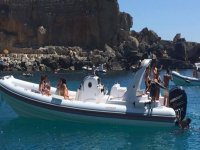 Noleggio gommone in Puglia