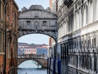 Motorboat tour for children from 0 to 10 years in Venice1h