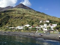  A praia de Stromboli 